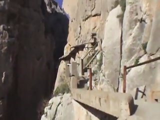 Burada Yürümek Cesaret İster!