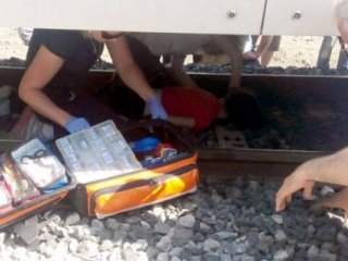 15 Yaşındaki Genç Kız Trenin Önüne Atladı!