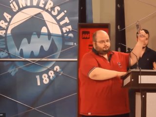 Ödülünü Fırat Yılmaz Çakıroğlu'na Adadı