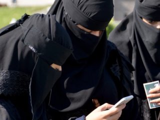 Hollanda Burka Giymeyi Yasaklayor