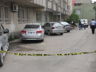 Cezaevi Firarisi Polisi Bıçakladı