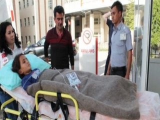 394 Öğrenci Ve 3 Öğretmen Zehirlendi