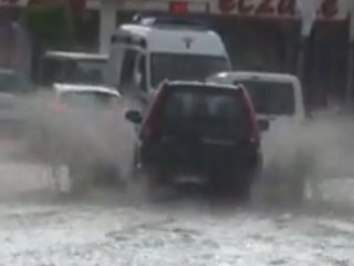 Aşırı Yağış İstanbul'da Trafiği Durdurdu