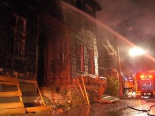 Ahşap Ev Alev Alev Yandı