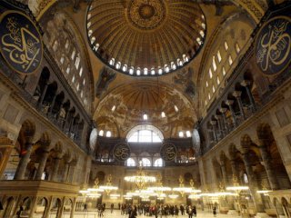 Hürriyet Yazarı Charlie Hebdocuları Geçti