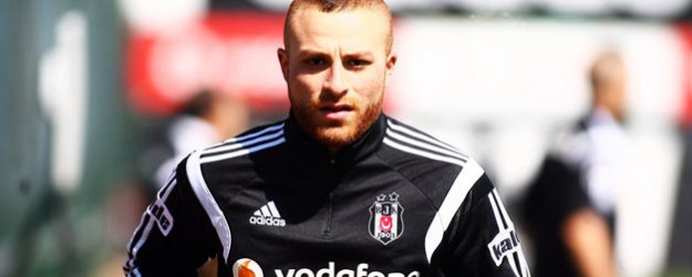 Gökhan Töre'ye Avrupa'dan Çifte Kanca