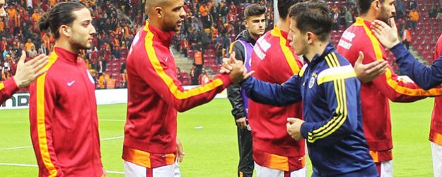 Melo'dan Emre'ye Irkçılık Göndermesi!