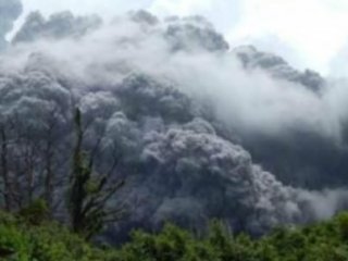Japonya'da Bir Yanardağ Faaliyete Geçti!