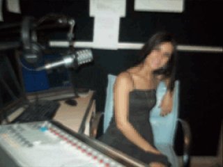 Radyolar Şiveyle Dalga Geçiyor