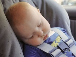 Çocuklarını Arabada Bırakan Aileye Şok