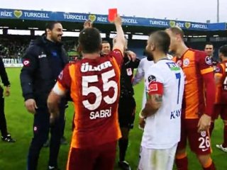 Sabri'den Hakeme Kırmızı Kart