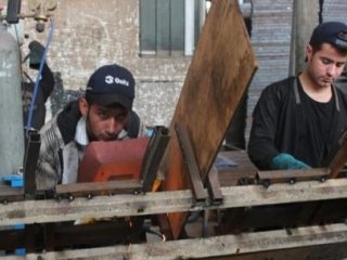 Bu Okul Fabrikalara Taş Çıkartıyor