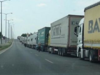 Kuyruk 10 kilometreyi Geçti