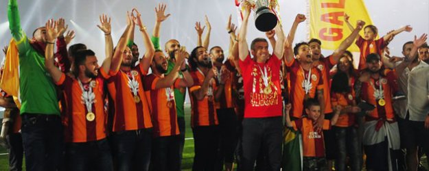 Galatasaray Devleri Solladı!