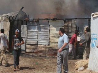 Mülteci Kampında Acı Yangın