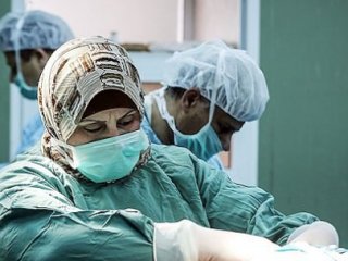 Tek Kadın Beyin Cerrahı