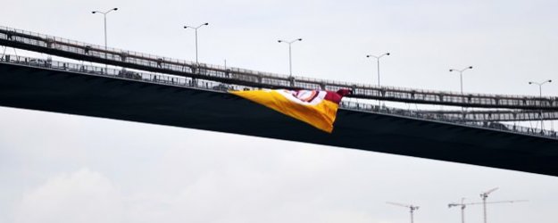 Büyük Şok! İplerini Kesip Denize Attılar!
