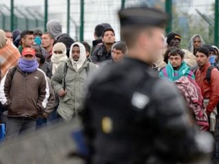 Polis Göçmen Kampını Dağıttı