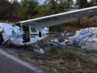 Otoyola Uçak Düştü! 5 Kişi Hayatını Kaybetti