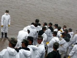 Çin'de Batan Gemideki 423 Kişi Aranıyor