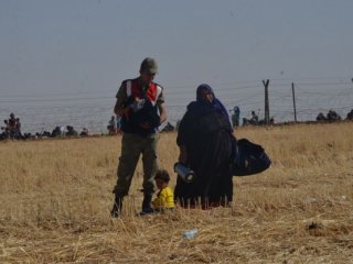 Suriyeliler Türkiye'ye Geçmeye Başladı