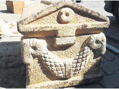 2 bin yıllık kaçak lahit yakalandı