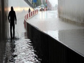 Bolu'da Yağmur Etkili Oldu Alt Geçitleri Su Bastı