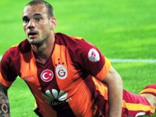 Fenerbahçe'ye Sneijder'li Gönderme