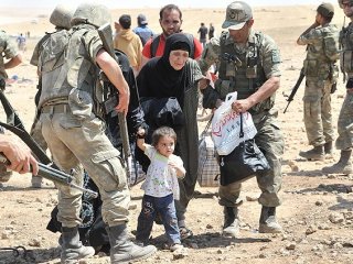 Mehmetçik Suriyeliler için seferber oldu