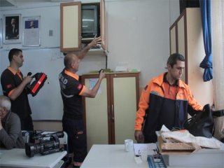 Bahçeli'nin Oy Kullandığı Sandık Kabininde Arama