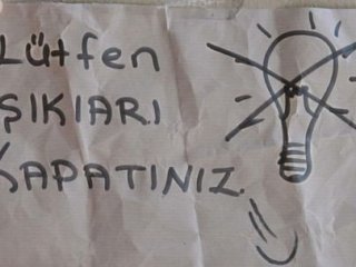 Seçim Kabininde Skandal Yazı!