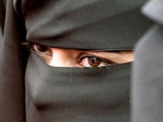 Kanada Peçeyi Yasaklamaya Hazırlanıyor