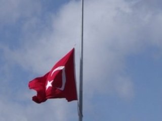 Bayrağı İndiren Hainler Serbest!