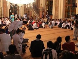 Camide Alkol Kullanan Görmedim Ama..