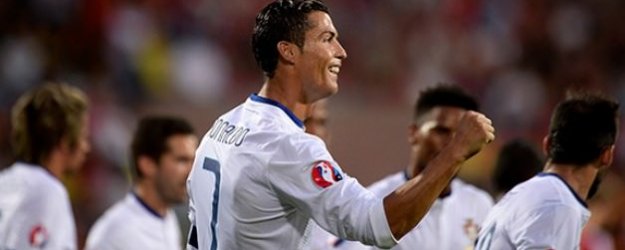 Ronaldo Tek Başına Dağıttı!