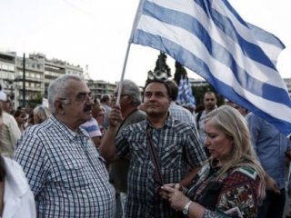 Yunanistan'da Hükümete Destek Gösterisi