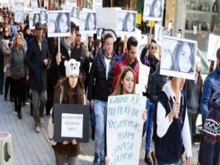 Cansu'nun Katili Özgecan Protestosuna Katılmış