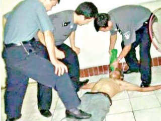 Zorla Orucunu Bozuyorlar