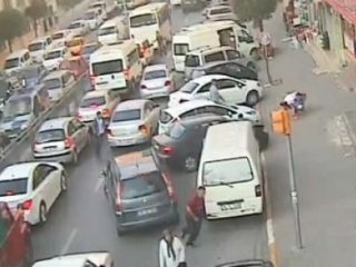 İstanbul'da Kırmızı Işıkta Çatışma