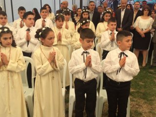 Hristiyan çocuklara dini mezuniyet töreni