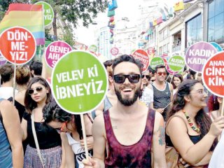 Sapkınlıkta Buluştu!