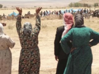 Türkiye'den Kobani'ye 920 Tır!