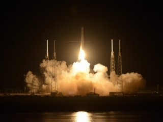 Falcon 9 Roketi Havada İnfilak Etti