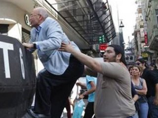 LGBT Desteğiyle Vekilin Tırmanışı