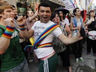 LGBT Yürüyüşünde Skandal Görüntüler