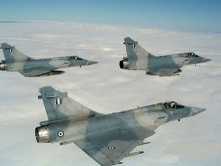 Yunanistan Paraları İt Dalaşına Harcadı