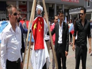 Ülkcüler Balıkesir’de Mao’yu Astılar!