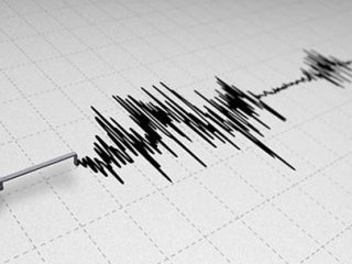İzmir'de Sabaha Karşı Korkutan Deprem