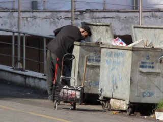 Yoksul Olduğuna Kimseyi İnandıramadı