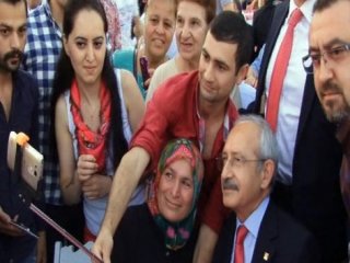 Kılıçdaroğlu Selfie Çektirdi